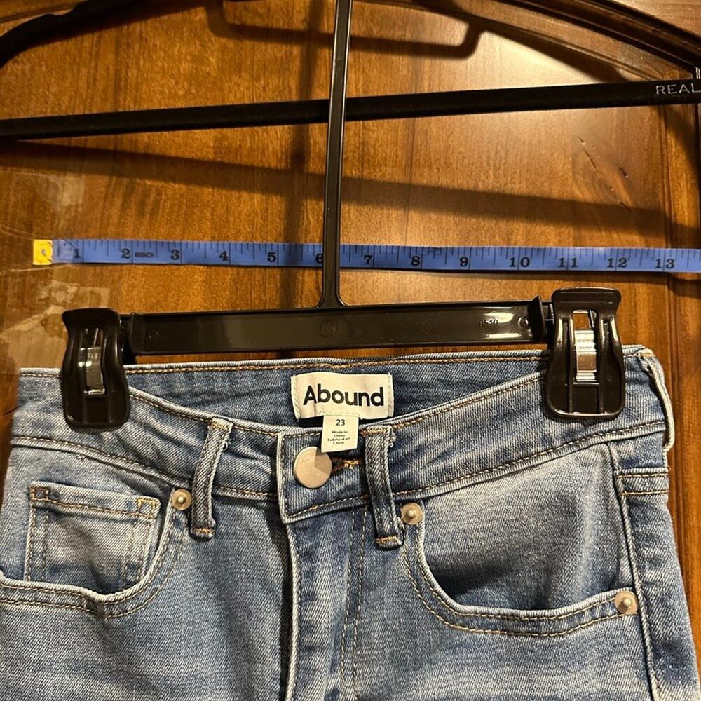 Abound Women's high rise light wash denim jeans, Size 23 - Picture 10 of 12